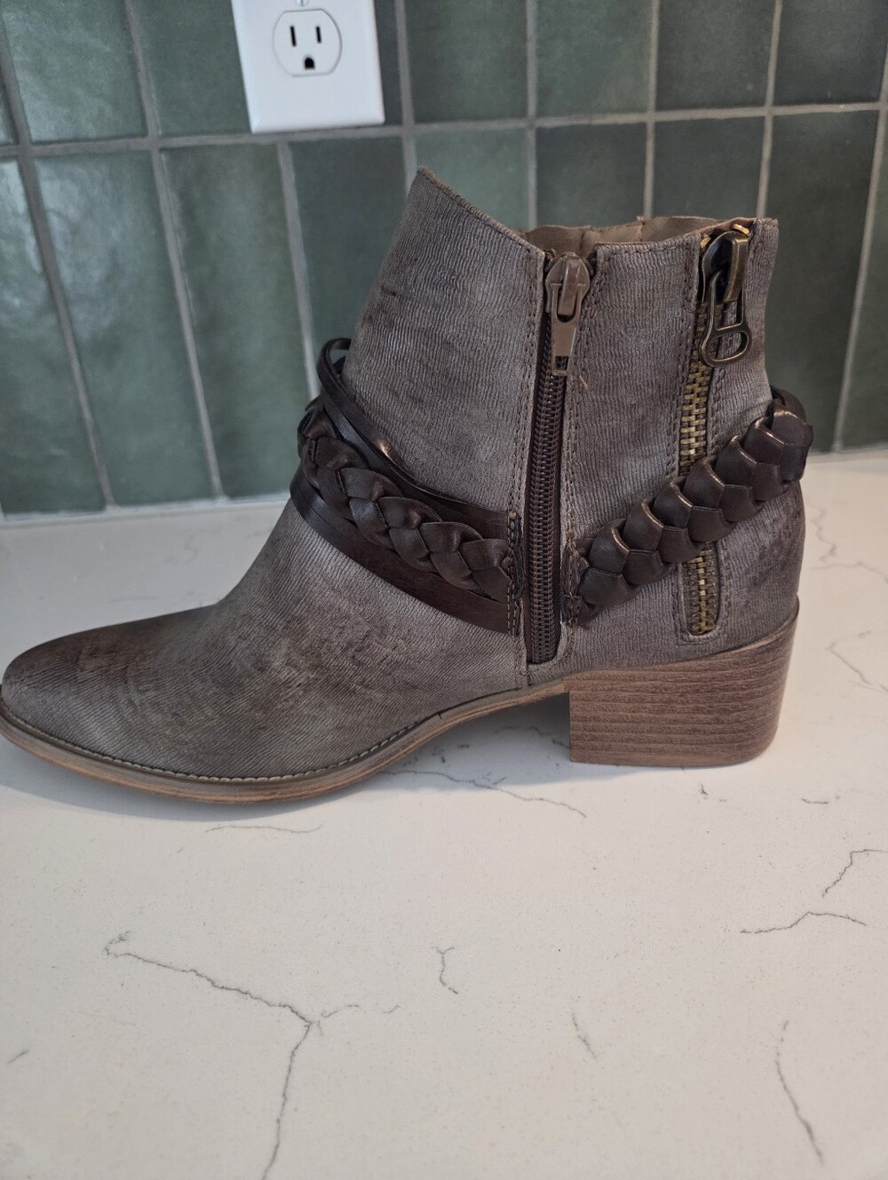 Boutique By Corkys Sz 10 Womens Taupe Braided Ankle Boots
